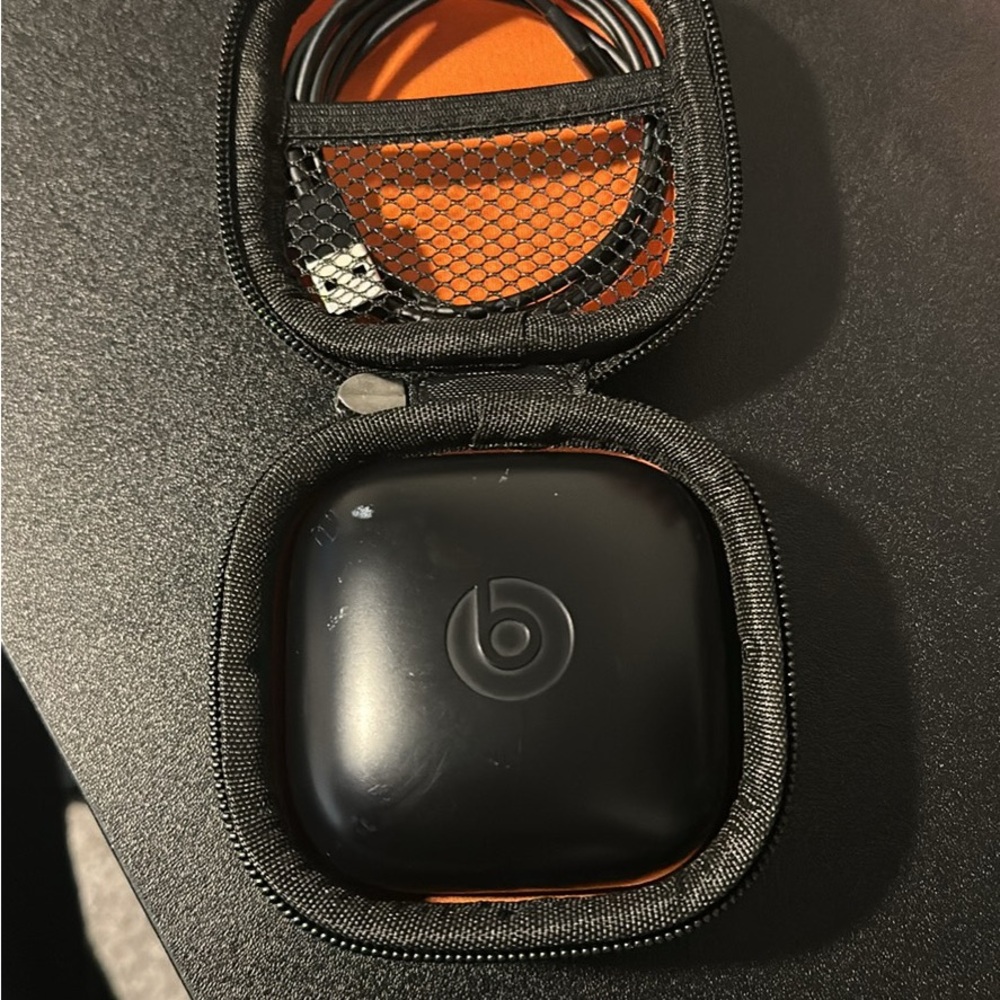 Beats Black Wireless Earbuds with Case